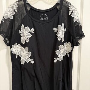 INC black and ivory short sleeve top - size 2X.